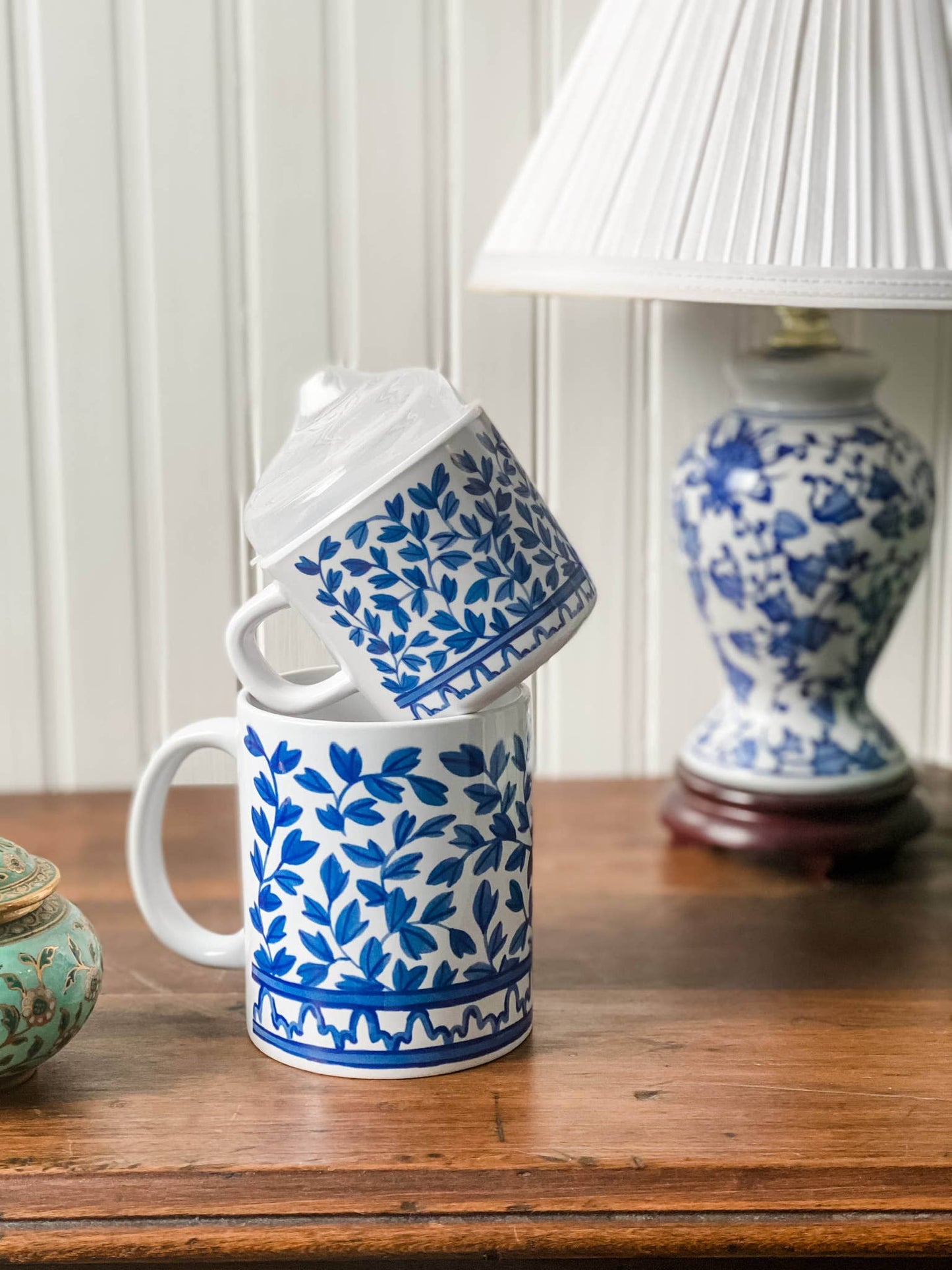 Blue and White Cup Set